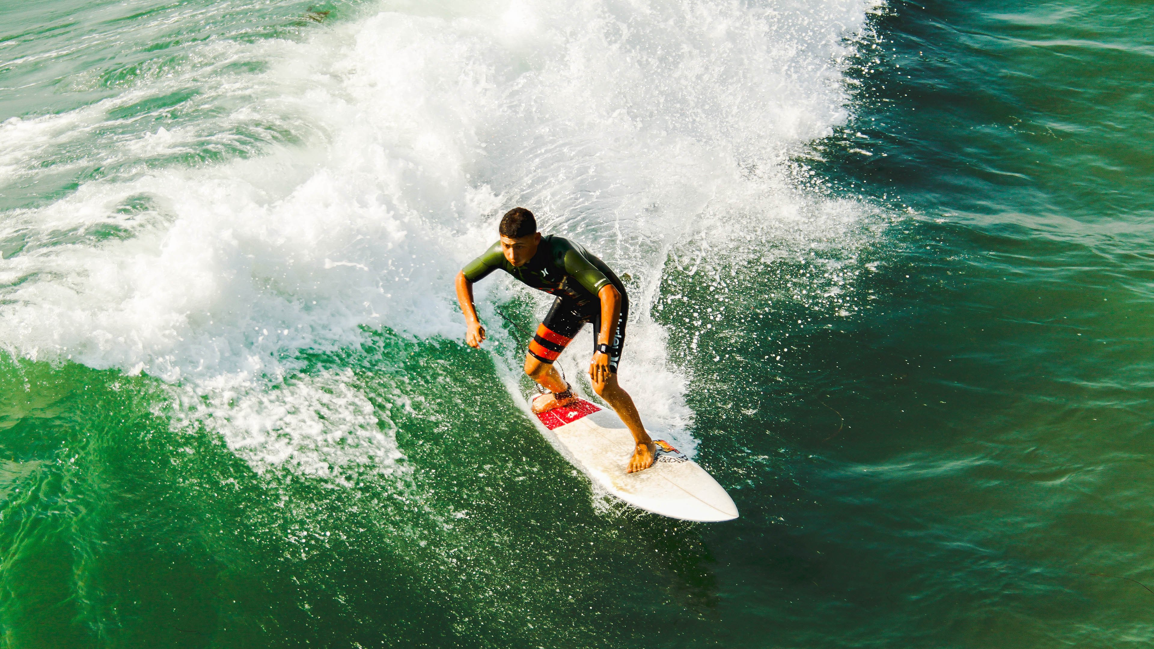 实力强劲的球队略施小技，攻势滔滔红